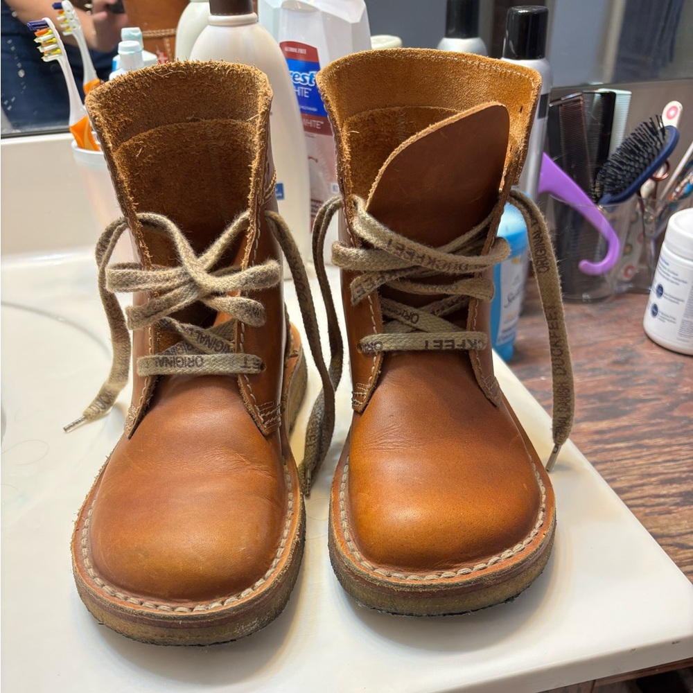 Duckfeet size 38…7 1/2 women’s.  Barely worn. Great condition!